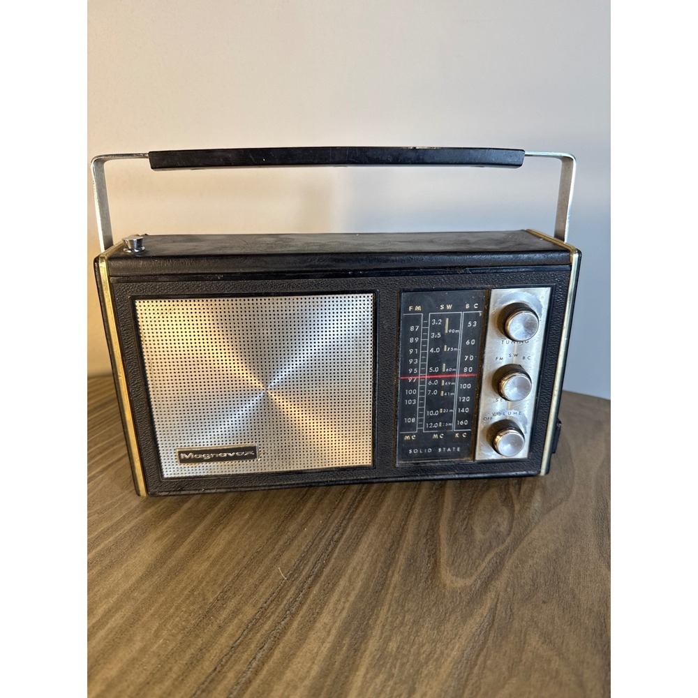 Vintage 1977 Magnavox Portable Radio Black Solid State 2R1200 Japan Parts Only